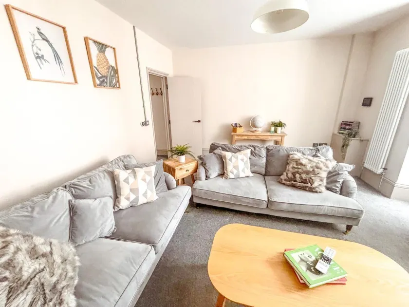 Oxford Street Grand Apartment - Image 1