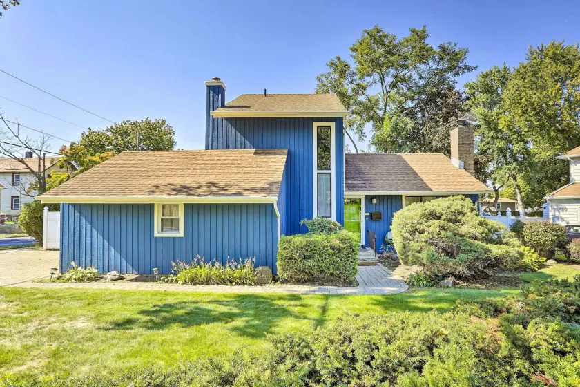 Vibrant Teaneck Home ~ 12 Mi to Manhattan! - Image 1