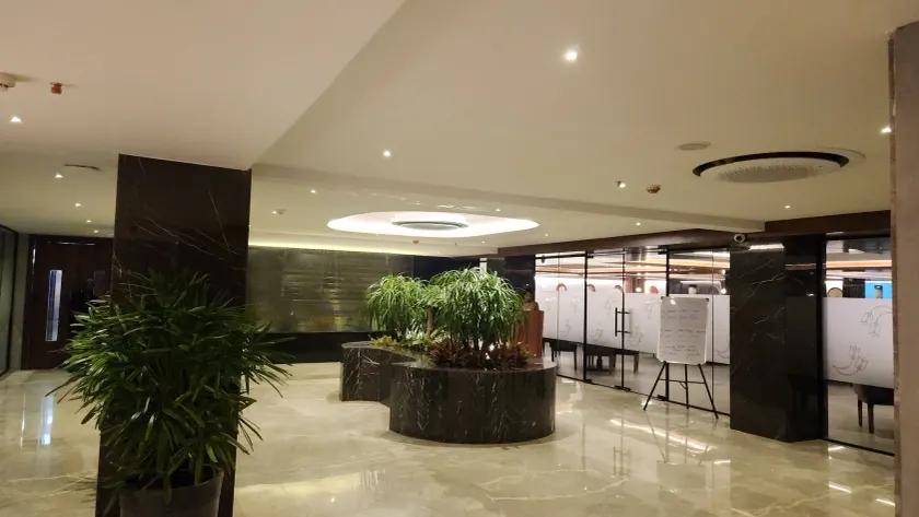 Hotel Tulips Grand - Lobby
