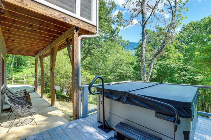 Spacious Home w/ Hot Tub & Views in Black Mountain - Image 1