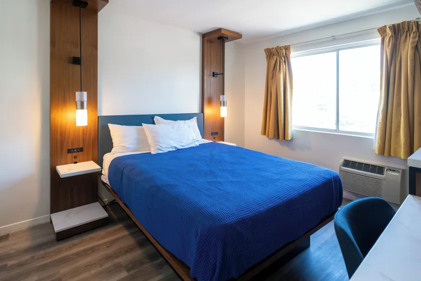 Central Phoenix Hotel - Image 1