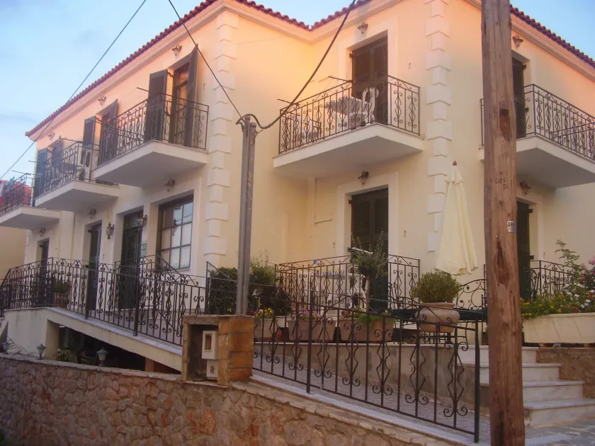 To Kastro - Image 1