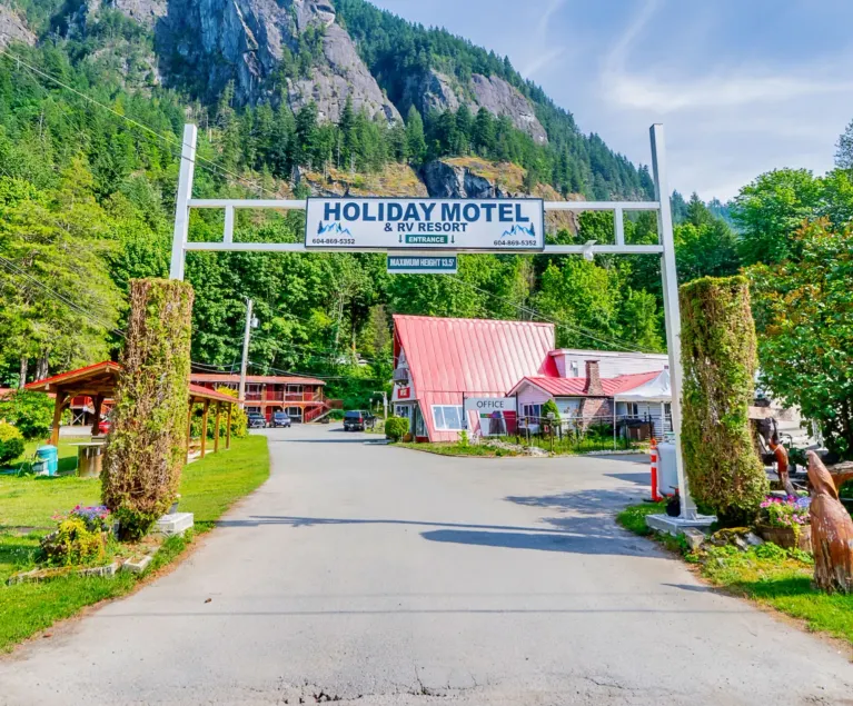Holiday Motel & RV Resort - Image 1