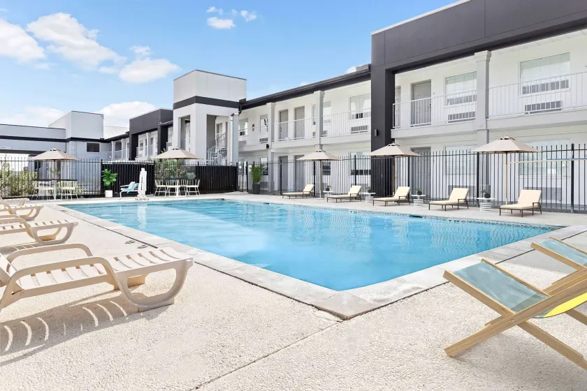 Baymont by Wyndham Beaumont - Image 1