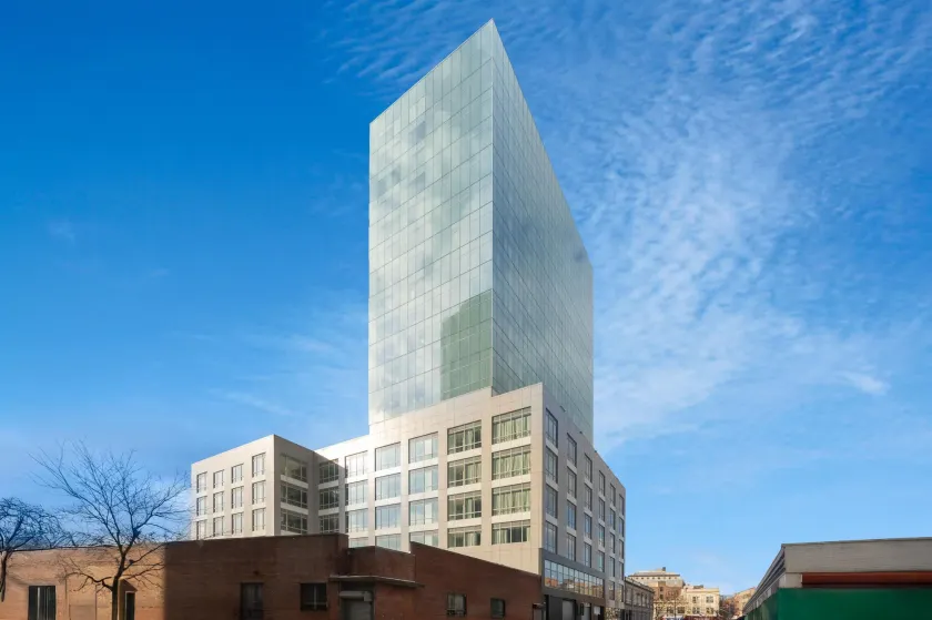 La Quinta Inn & Suites By Wyndham Queens NYC JFK AirTrain - Image 1