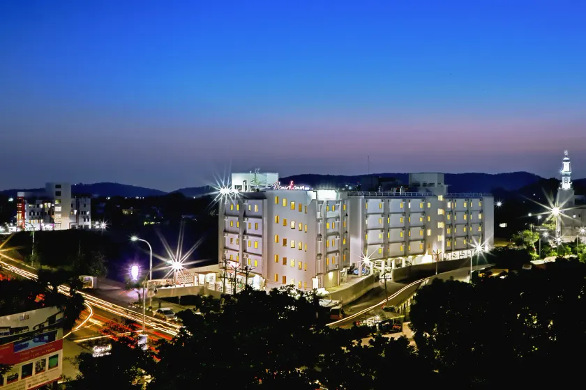 Downtown Business Hotel - Image 1