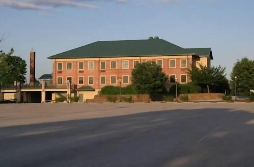 Bridges Guest Quarters - Image 1