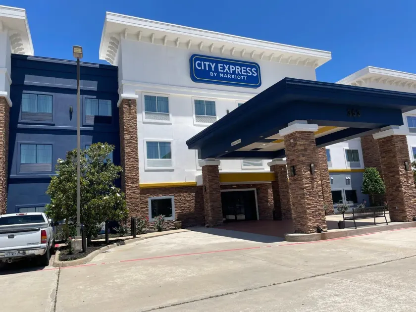 City Express by Marriott Spring - Image 1