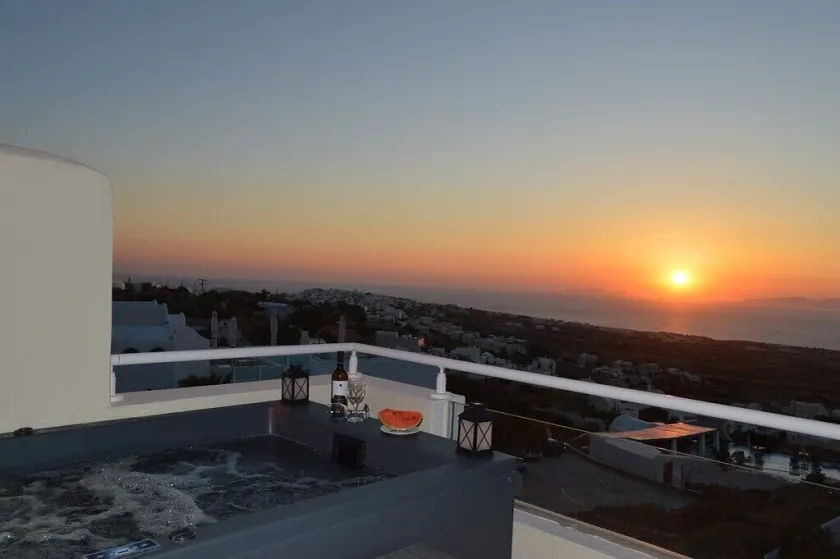 Kiklamino Sunset Suites - Image 1