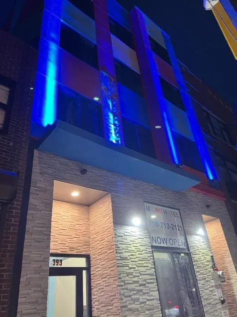 Moon Hotel Brooklyn - Image 1