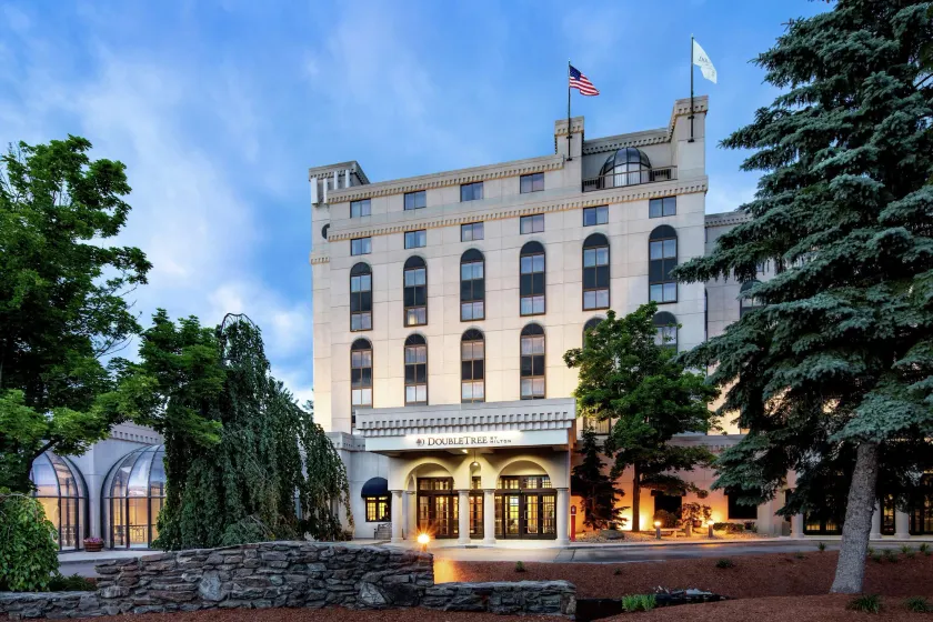 DoubleTree by Hilton Nashua - Image 1