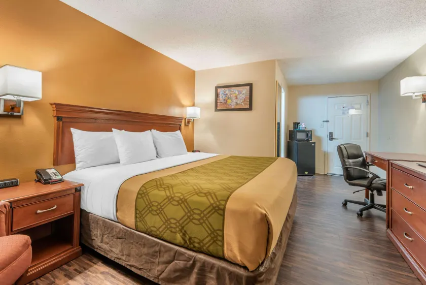 Econo Lodge Louisville Downtown - Image 1