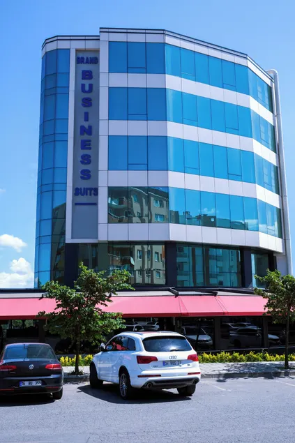 Brand Business Hotel - Image 1