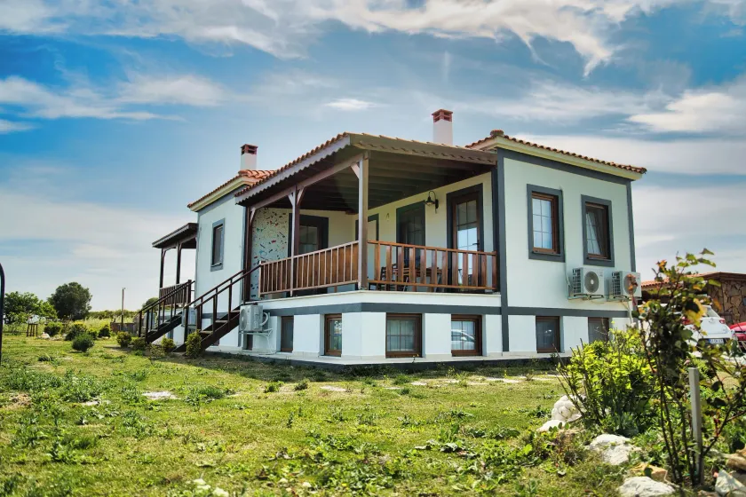 Tinos Otel & Bağ Evi 12 Yaş Üstü - Image 1