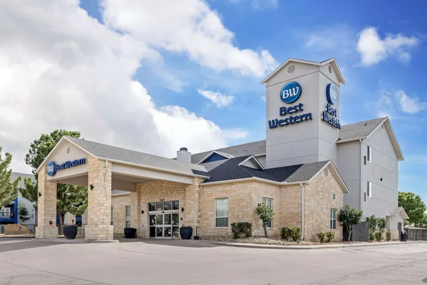 Best Western Lubbock West Inn & Suites - Image 1