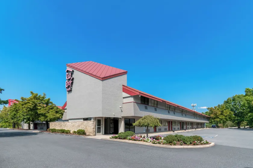 Red Roof Inn Harrisburg North - Image 1