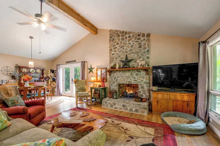 Pet-Friendly Retreat w/ Mtn Views in Sylva! - Image 1