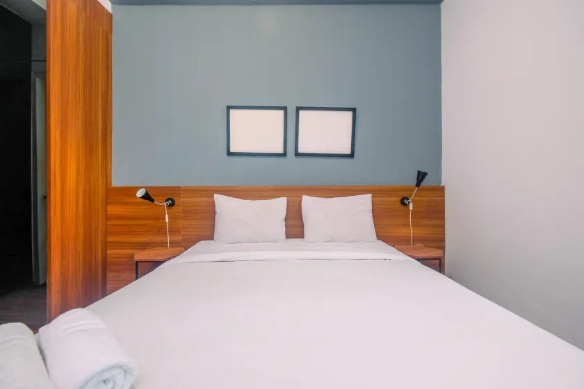 Modern Furnished @ 1BR Margonda Residence 1 Apartment By Travelio - Image 1