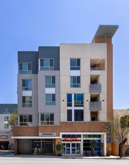 Hampton Inn & Suites Los Angeles - Glendale - Image 1