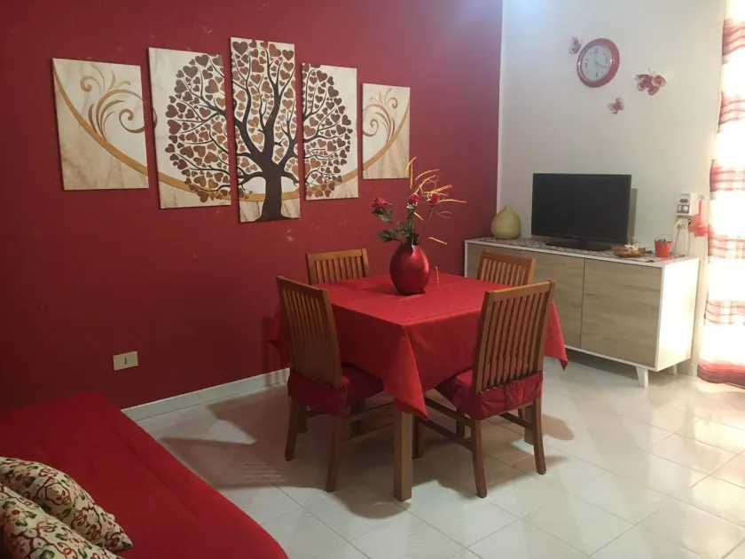 The Wisteria Apartment Near to Main Beach - Image 1