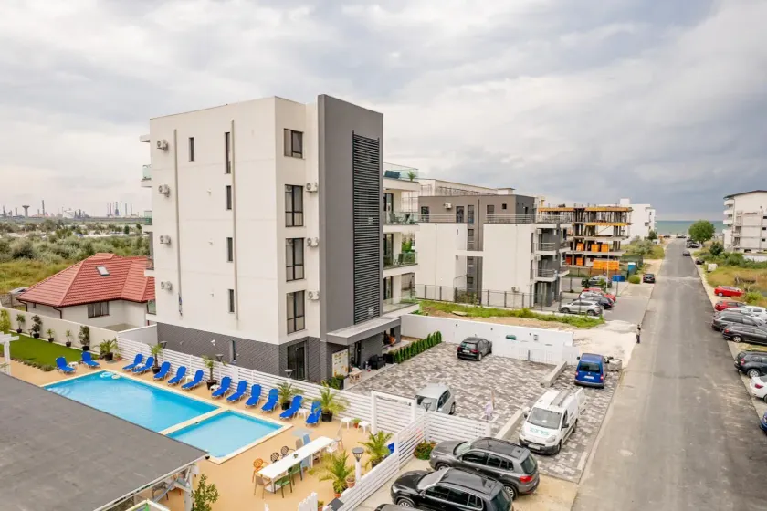 RIA Apartments - Image 1