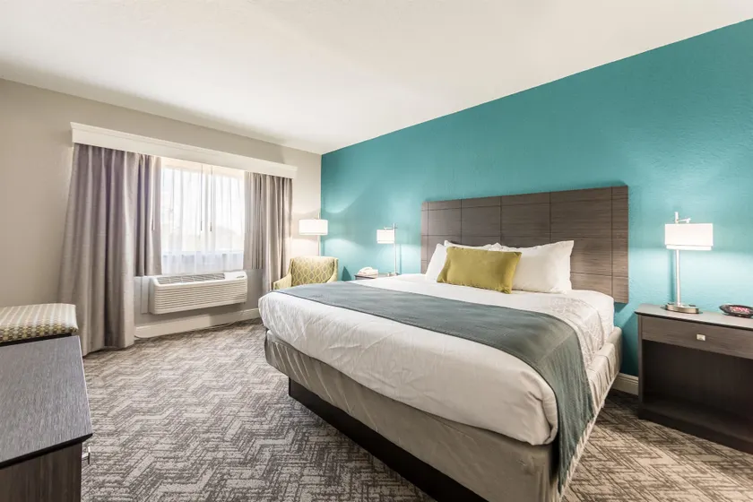Best Western Plus Sebastian Hotel & Suites - Image 1