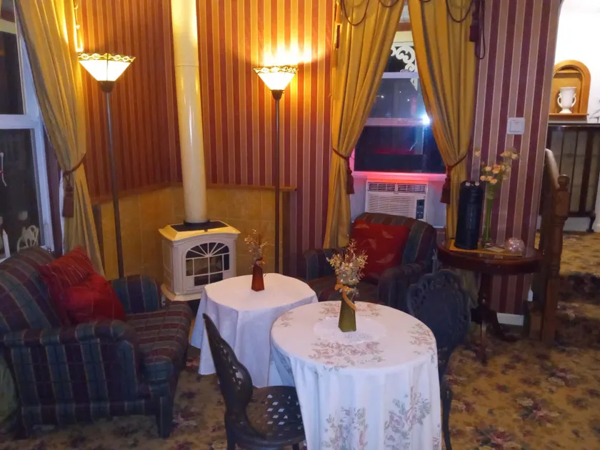 All Season's Groveland Inn - Image 1