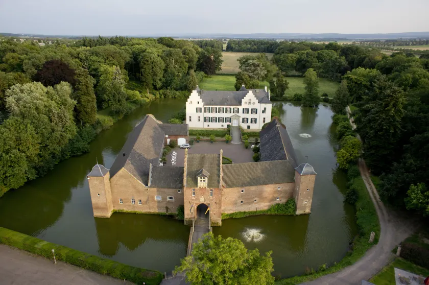 Burg Heimerzheim - Image 1