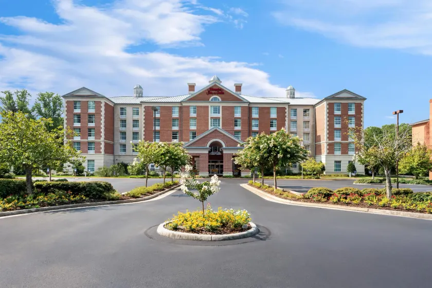 Hampton Inn & Suites Williamsburg-Central - Image 1