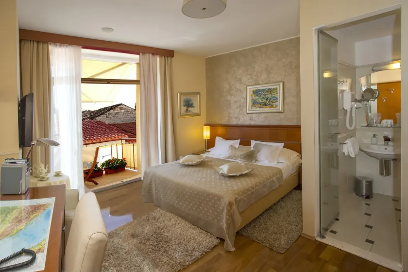 Royal Suites - Image 1