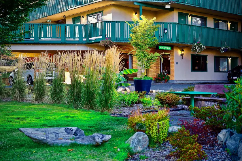 Robin Hood Inn and Suites - Image 1