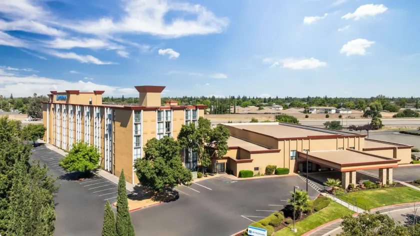 Wyndham Sacramento - Image 1