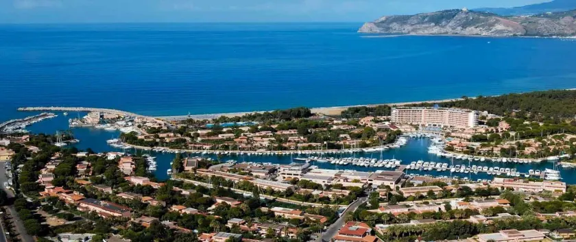 Residence Baia dei Delfini - Image 1