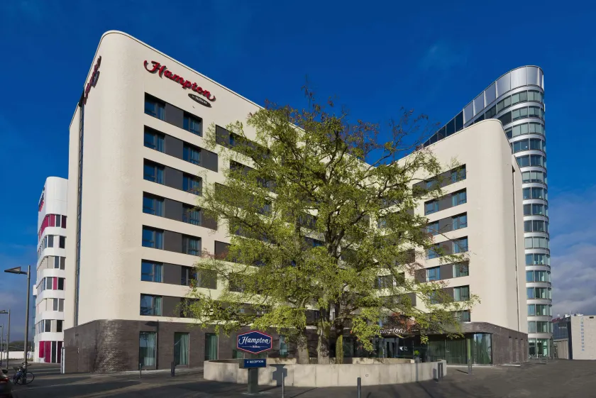 Hampton by Hilton Frankfurt Airport - Image 1