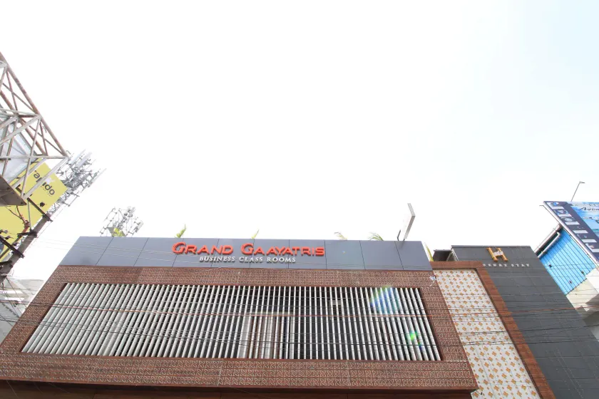 Hotel Grand Gaayatris - Image 1