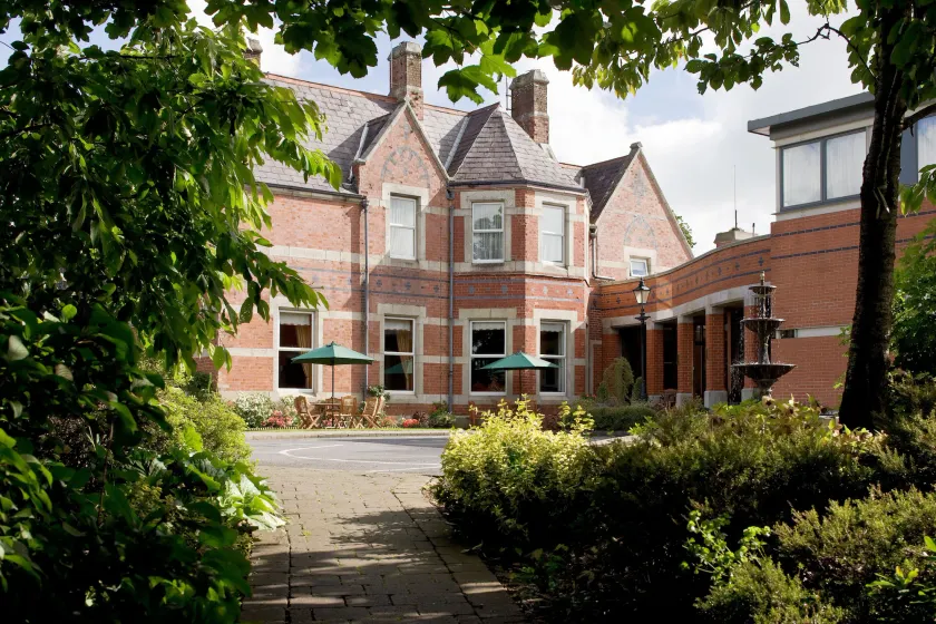Brandon House Hotel - Image 1