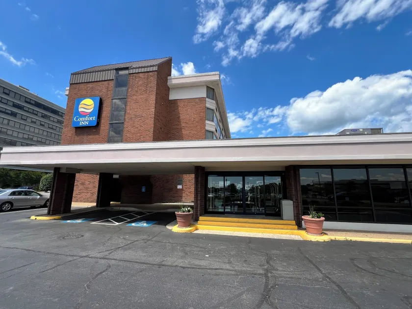 Comfort Inn Springfield - Image 1