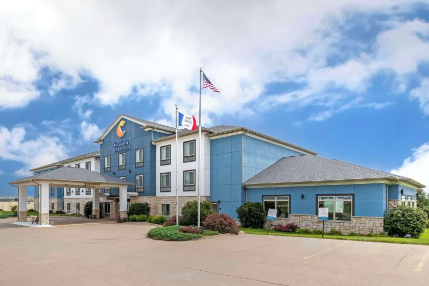 Comfort Inn & Suites Grinnell near I-80 - Image 1