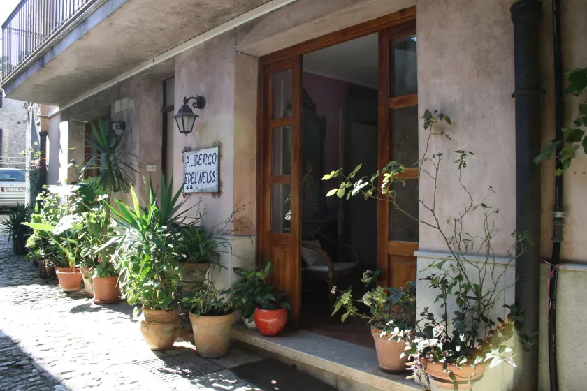 Hotel Edelweiss - Image 1
