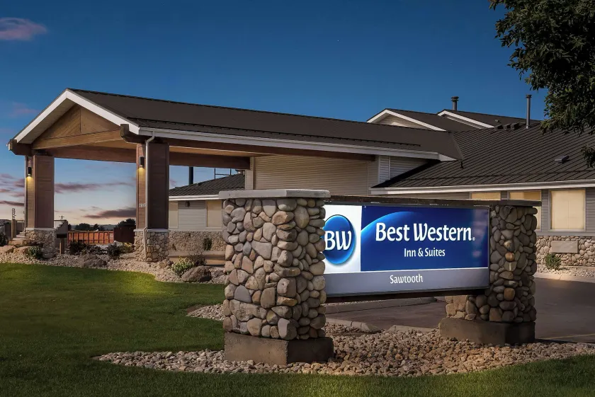 Best Western Sawtooth Inn and Suites - Image 1
