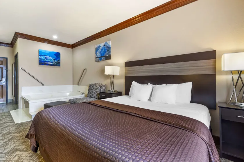 Best Western Fort Worth Inn & Suites - Image 1