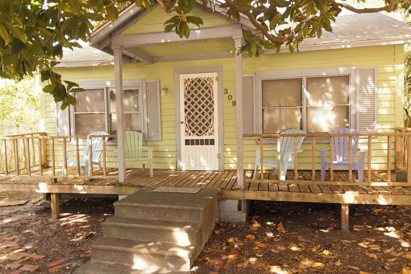 Beaufort Harbour Suites East Lodge - Image 1
