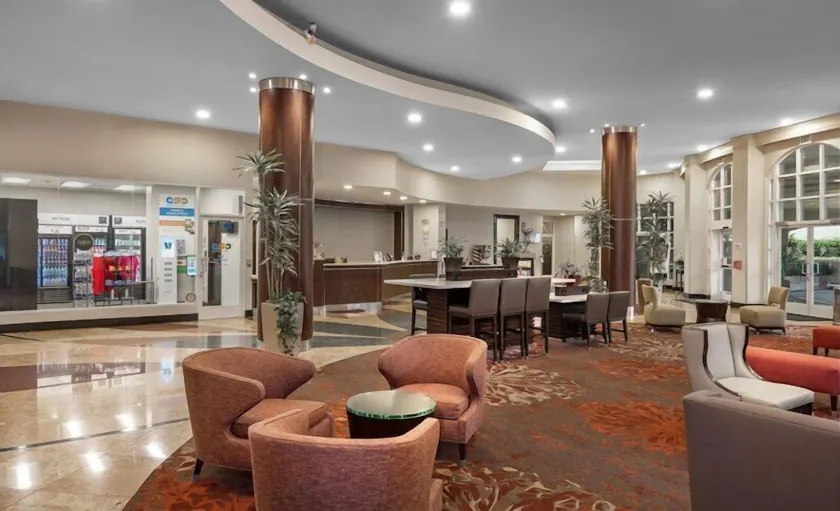 Desert Palms Hotel & Suites Anaheim Resort - Image 1