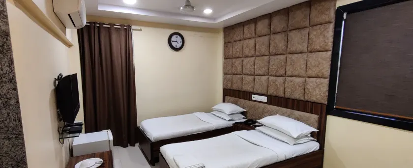 Hotel Metro Palace Bandra - Image 1