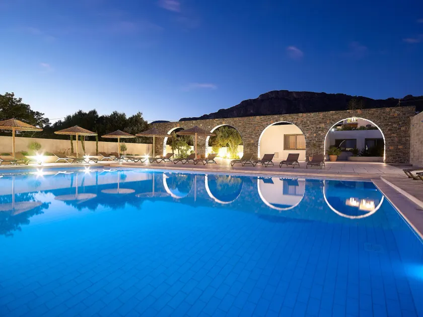 Coriva Beach Hotel & Bungalows - Image 1