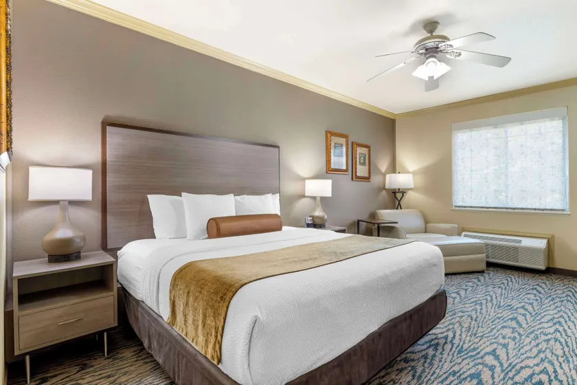 Best Western Plus Crown Colony Inn & Suites - Image 1