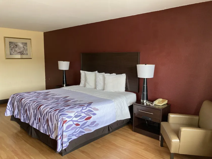 Red Roof Inn & Suites Cleveland, TN - Image 1