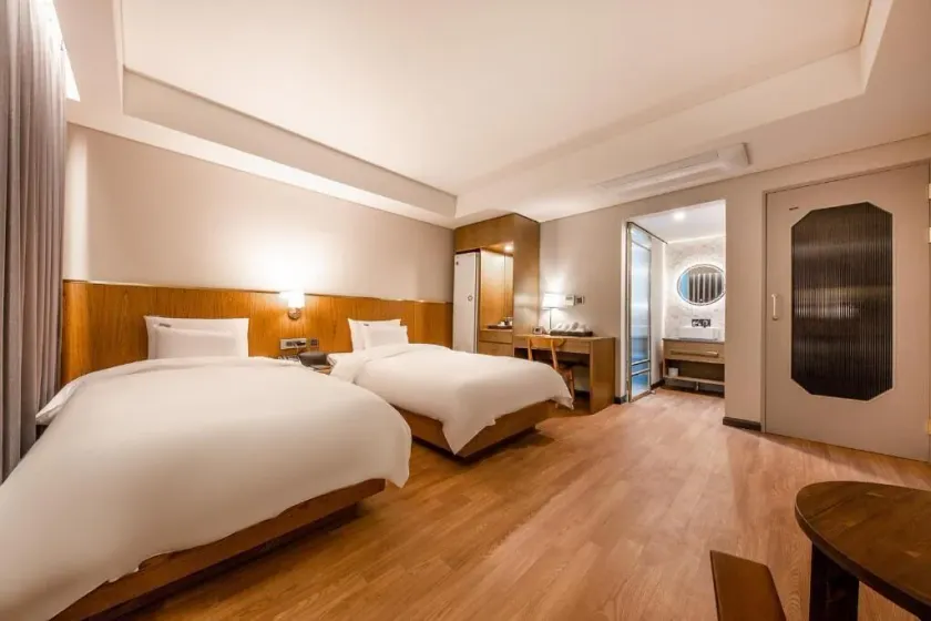 Hotel the Hill - Image 1
