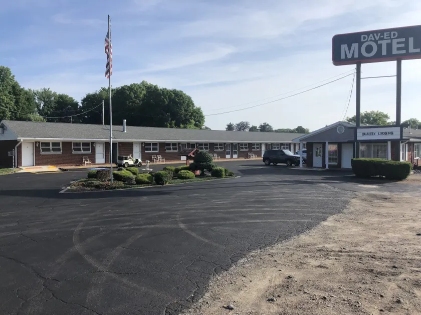 Dav-Ed Motel - Image 1