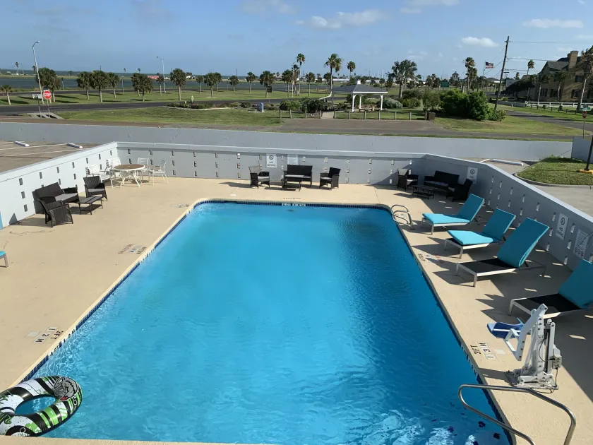 Days Inn by Wyndham Rockport Texas - Image 1